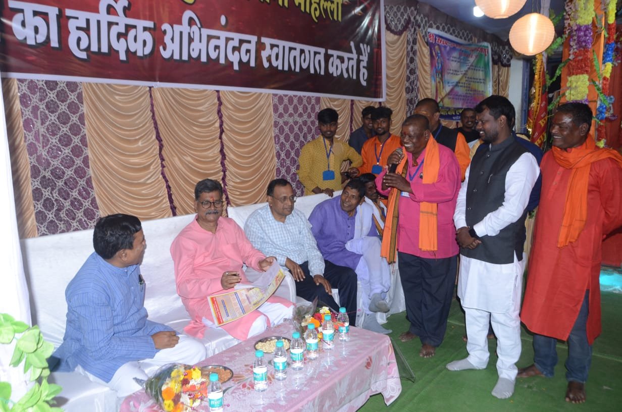 नवधा रामायण में पहुंचे डॉ महंत, केक काटकर मनाया गया सांसद का जन्मदिन, भवानी सिंह ठाकुर के परिजनों ने किया आत्मीय स्वागत 1 IMG 20221120 WA0008 kshititech