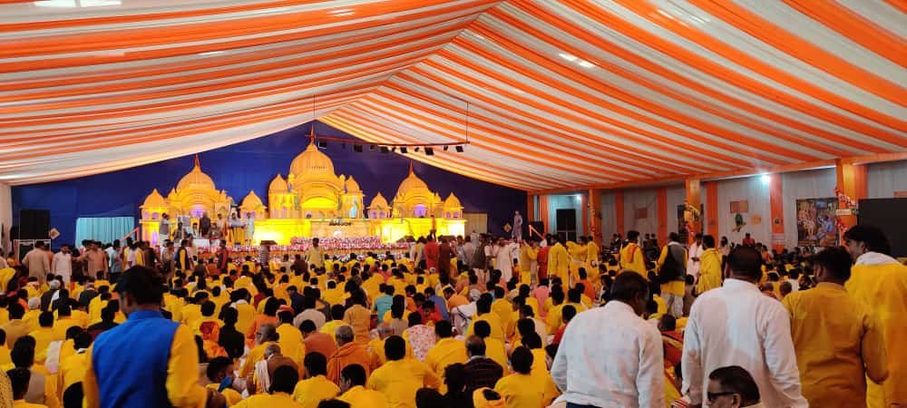 1100 पंडितों की अगुवाई में रविवार को मथुरा की बैण्ड पार्टी, कर्मा पार्टी के साथ हजारो भक्तों ने धूमधाम से निकाली बाराद्वार में भब्य कलश शोभायात्रा 6 IMG 20221226 WA0006 kshititech