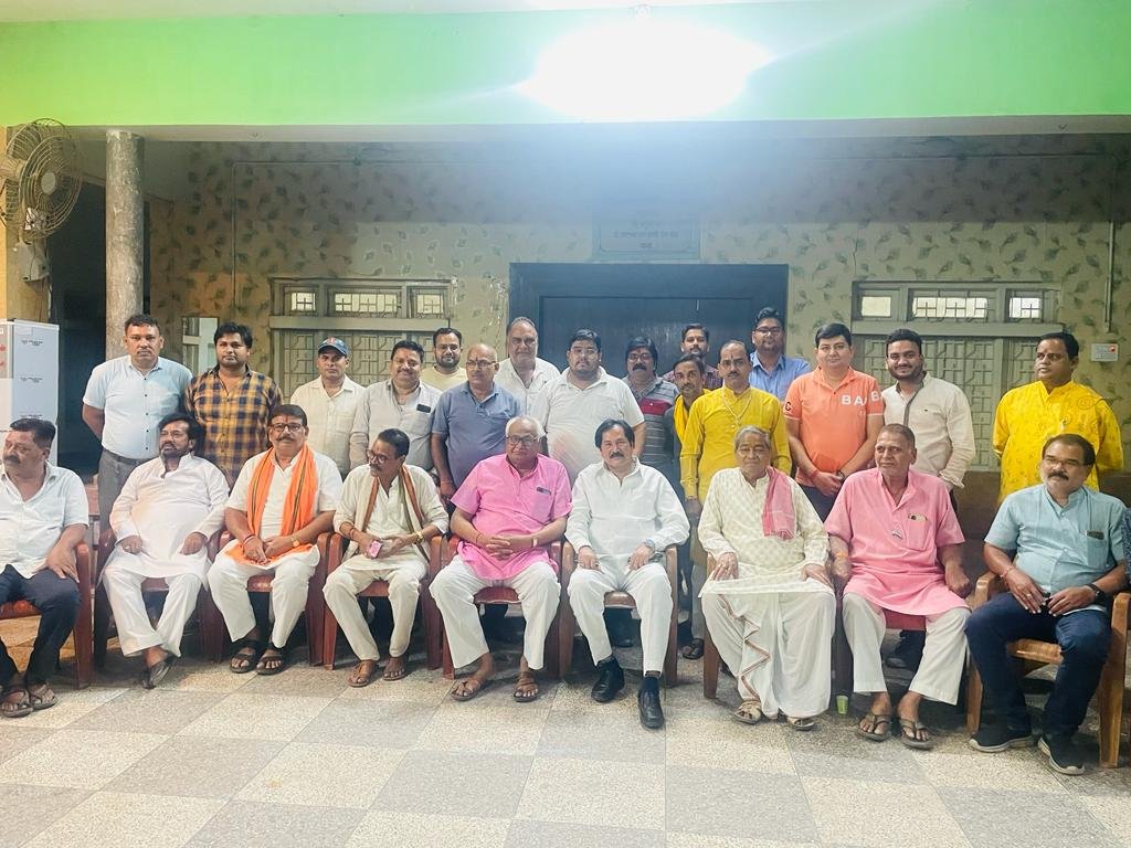 सक्ती सर्व ब्राह्मण समाज की बैठक में बड़ी घोषणा, समाज के अध्यक्ष दिगंबर प्रसाद चौबे ने परशुराम भवन के निर्माण के लिए भूमि दान करने की घोषणा, धूमधाम से 22 अप्रैल को मनाया जाएगा भगवान परशुराम का जन्मोत्सव, भव्य शोभायात्रा निकलेगी, तैयारियों को लेकर हुए कई निर्णय 1 IMG 20230402 WA0006 kshititech