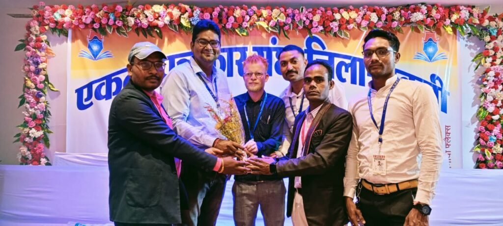 कलाकारों का अद्भुत प्रदर्शन, सक्ती के कलाकारों का जलवा, कहा - कला पैसों की मोहताज नहीं होती, सम्मान मिलना बड़ी बात होती है, एकता पत्रकार संघ के आयोजन को सराहा नगरवासियों ने, कला, मेहनत और प्रतिभा का हुआ सम्मान 35 IMG 20230417 WA0048 kshititech