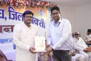 कलाकारों का अद्भुत प्रदर्शन, सक्ती के कलाकारों का जलवा, कहा - कला पैसों की मोहताज नहीं होती, सम्मान मिलना बड़ी बात होती है, एकता पत्रकार संघ के आयोजन को सराहा नगरवासियों ने, कला, मेहनत और प्रतिभा का हुआ सम्मान 28 IMG 20230417 WA0098 kshititech