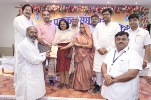 कलाकारों का अद्भुत प्रदर्शन, सक्ती के कलाकारों का जलवा, कहा - कला पैसों की मोहताज नहीं होती, सम्मान मिलना बड़ी बात होती है, एकता पत्रकार संघ के आयोजन को सराहा नगरवासियों ने, कला, मेहनत और प्रतिभा का हुआ सम्मान 30 IMG 20230417 WA0104 kshititech