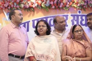 कलाकारों का अद्भुत प्रदर्शन, सक्ती के कलाकारों का जलवा, कहा - कला पैसों की मोहताज नहीं होती, सम्मान मिलना बड़ी बात होती है, एकता पत्रकार संघ के आयोजन को सराहा नगरवासियों ने, कला, मेहनत और प्रतिभा का हुआ सम्मान 27 IMG 20230417 WA0108 kshititech
