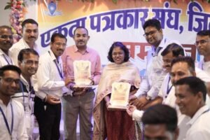 कलाकारों का अद्भुत प्रदर्शन, सक्ती के कलाकारों का जलवा, कहा - कला पैसों की मोहताज नहीं होती, सम्मान मिलना बड़ी बात होती है, एकता पत्रकार संघ के आयोजन को सराहा नगरवासियों ने, कला, मेहनत और प्रतिभा का हुआ सम्मान 23 IMG 20230417 WA0121 kshititech