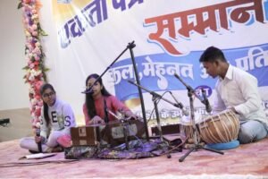 कलाकारों का अद्भुत प्रदर्शन, सक्ती के कलाकारों का जलवा, कहा - कला पैसों की मोहताज नहीं होती, सम्मान मिलना बड़ी बात होती है, एकता पत्रकार संघ के आयोजन को सराहा नगरवासियों ने, कला, मेहनत और प्रतिभा का हुआ सम्मान 12 IMG 20230417 WA0178 kshititech