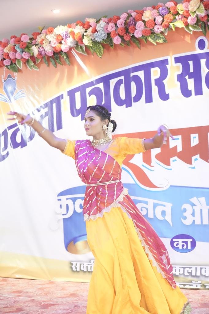 कलाकारों का अद्भुत प्रदर्शन, सक्ती के कलाकारों का जलवा, कहा - कला पैसों की मोहताज नहीं होती, सम्मान मिलना बड़ी बात होती है, एकता पत्रकार संघ के आयोजन को सराहा नगरवासियों ने, कला, मेहनत और प्रतिभा का हुआ सम्मान 38 IMG 20230417 WA0340 kshititech