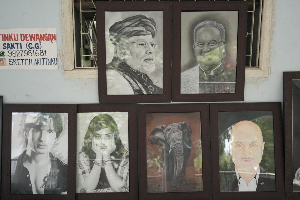 कलाकारों का अद्भुत प्रदर्शन, सक्ती के कलाकारों का जलवा, कहा - कला पैसों की मोहताज नहीं होती, सम्मान मिलना बड़ी बात होती है, एकता पत्रकार संघ के आयोजन को सराहा नगरवासियों ने, कला, मेहनत और प्रतिभा का हुआ सम्मान 9 IMG 20230417 WA0374 kshititech
