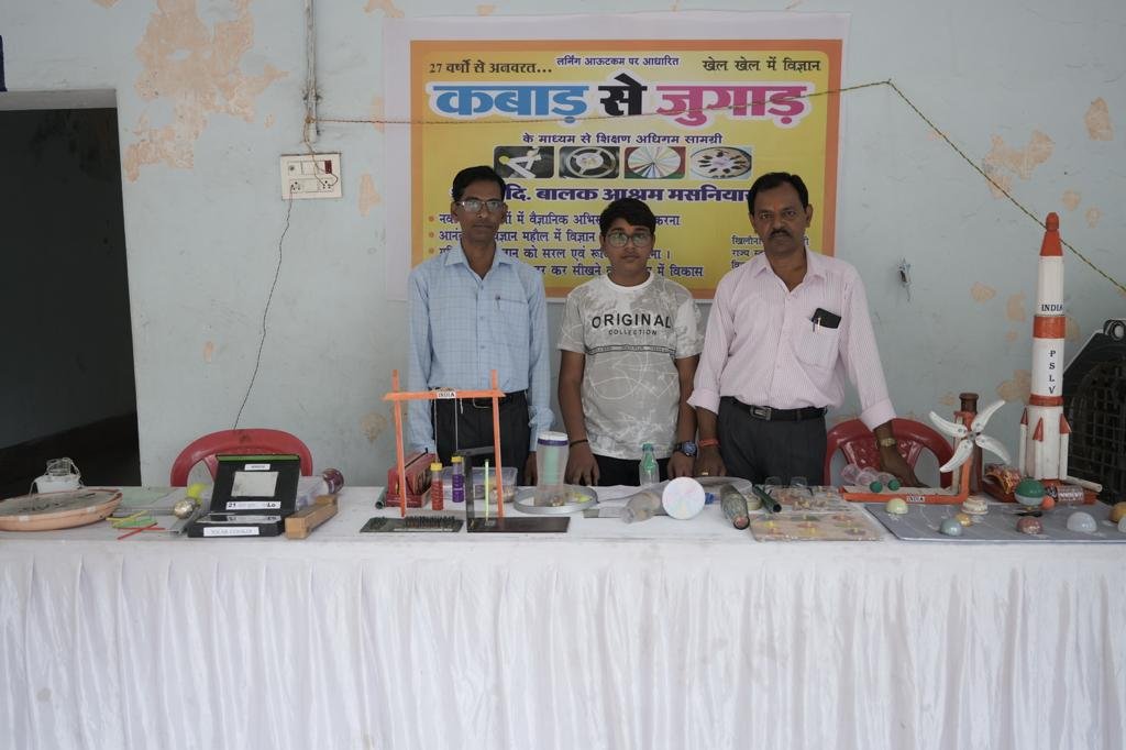 कलाकारों का अद्भुत प्रदर्शन, सक्ती के कलाकारों का जलवा, कहा - कला पैसों की मोहताज नहीं होती, सम्मान मिलना बड़ी बात होती है, एकता पत्रकार संघ के आयोजन को सराहा नगरवासियों ने, कला, मेहनत और प्रतिभा का हुआ सम्मान 37 IMG 20230417 WA0377 kshititech