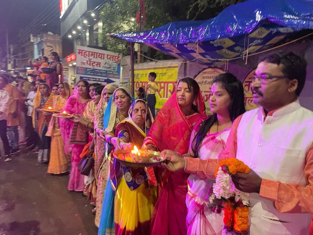 बारिश की फुहारों के बीच आतिशबाजी के साथ निकली भगवान परशुराम की भव्य शोभायात्रा 5 IMG 20230423 WA0044 kshititech