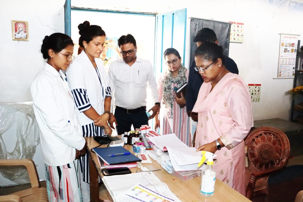 <em>कलेक्टर ने पलारीकला , सकरेली और जुनवानी के विलेज हेल्थ सेनेटाइजेशन एंड न्यूट्रीशन सत्र का किया निरीक्षण</em> 1 IMG 20230603 WA0000 kshititech