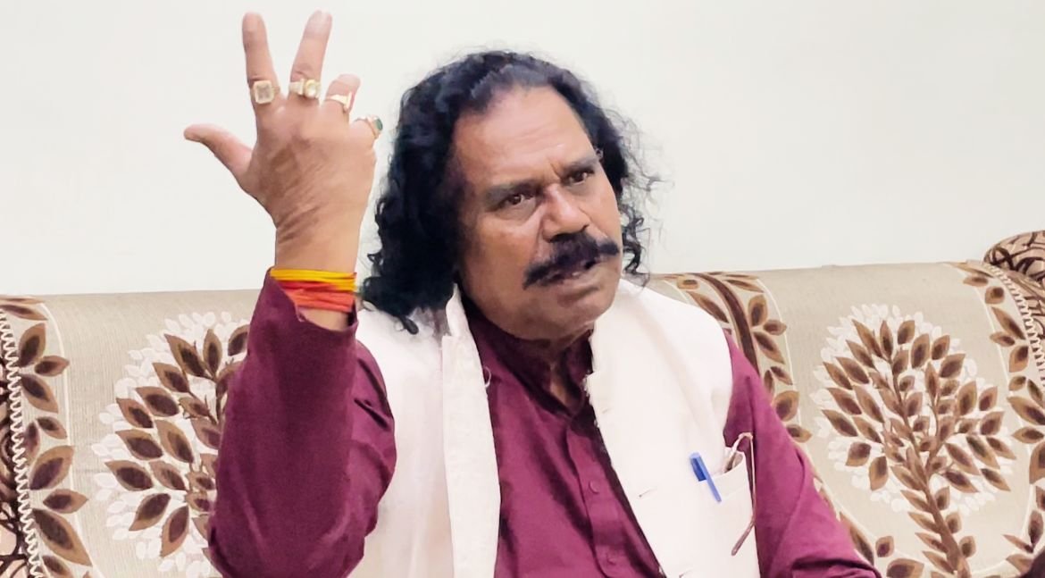 सक्ती में नंद कुमार साय : कहा - पीएम मोदी और शाह कितना भी डेरा डाल लें बनेगी कांग्रेस की ही सरकार, छत्तीसगढ़ में विपक्ष कमजोर दिख रहा, विकास के मुद्दे पर लड़ेंगे विधानसभा चुनाव, मेरी भी इच्छा है चुनावी मैदान में आऊं अब पार्टी तय करेगी क्या होगी भूमिका? जानिए और क्या कहा कद्दावर नेता नंद कुमार साय ने? कही और भी बड़ी बातें 1 IMG 20230802 WA0012 kshititech