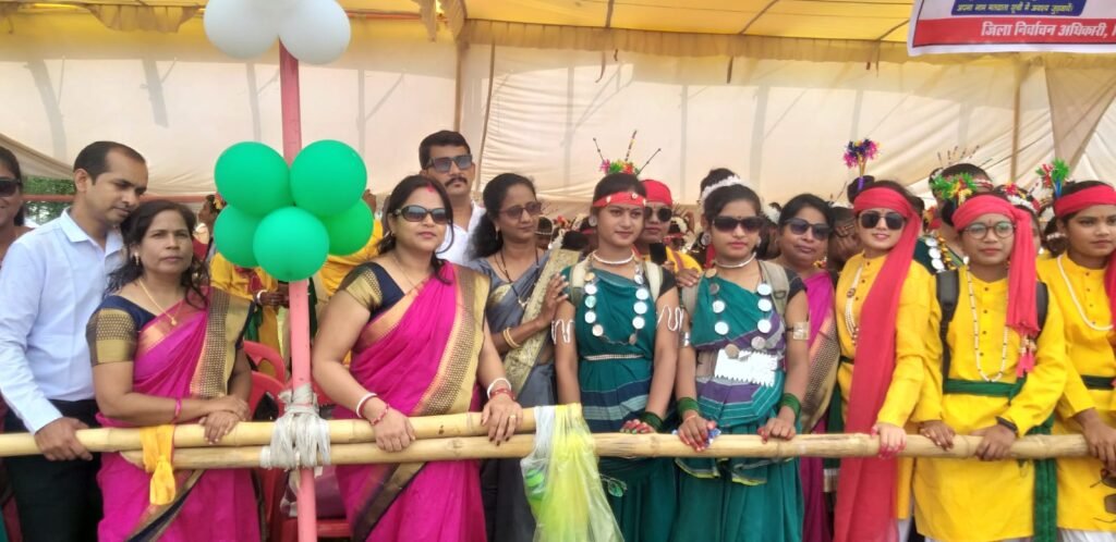 सेजेस कसेरपारा का शानदार प्रदर्शन, कर्मा नृत्य कर बनाया तीसरा स्थान, विद्यालय में शान से लहराया तिरंगा 6 IMG 20230815 WA0077 kshititech