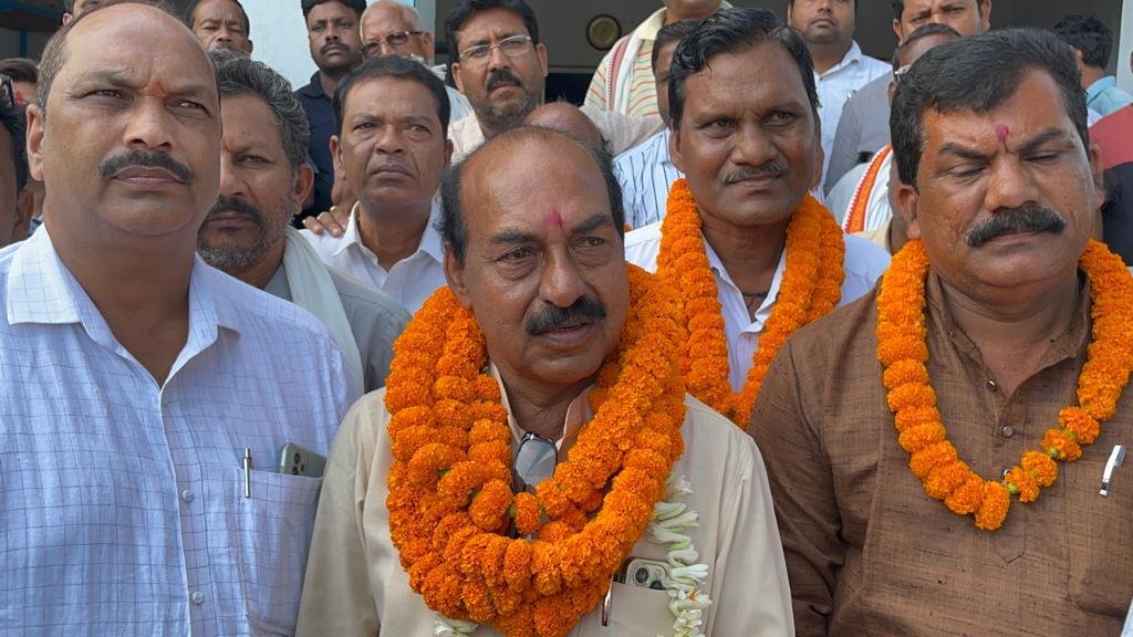 पूर्व कांग्रेस प्रत्याशी रहे राठौर समाज का प्रमुख चेहरा मनहरण राठौर ने कांग्रेस से टिकट मांगी, कहा जनता ने किया प्रेरित इसलिए चाहता हूं चुनाव लड़ना 2 IMG 20230822 WA0001 kshititech
