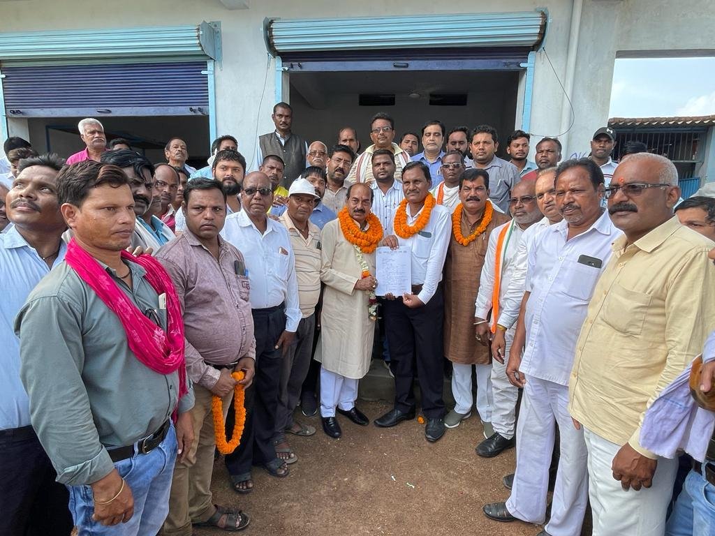 पूर्व कांग्रेस प्रत्याशी रहे राठौर समाज का प्रमुख चेहरा मनहरण राठौर ने कांग्रेस से टिकट मांगी, कहा जनता ने किया प्रेरित इसलिए चाहता हूं चुनाव लड़ना 5 IMG 20230822 WA0005 kshititech