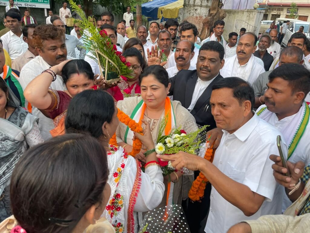 हमें एकजुट रहकर लड़ना है चुनाव, जिसे टिकट न मिले उसे नहीं होना है निराश - डिसूजा, सक्ती पहुंचकर मिली टिकट के दावेदारों से 2 IMG 20230828 WA0024 kshititech