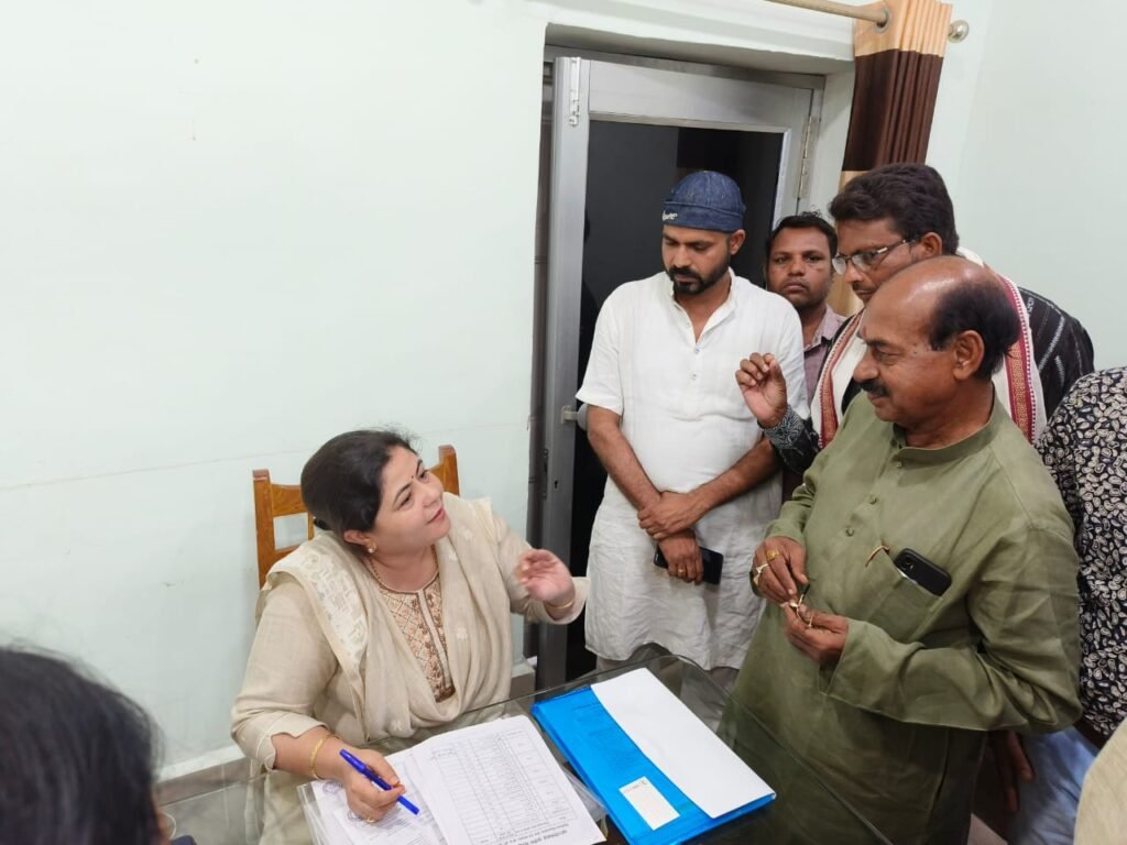 हमें एकजुट रहकर लड़ना है चुनाव, जिसे टिकट न मिले उसे नहीं होना है निराश - डिसूजा, सक्ती पहुंचकर मिली टिकट के दावेदारों से 5 IMG 20230828 WA0028 kshititech