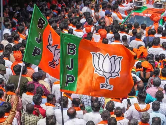 सक्ती विधानसभा: भाजपा से टिकट के लिए "महल" की एंट्री, दावेदारों की सुनामी के बीच अब किसी एक नाम पर जल्द लग सकती है मुहर 1 image search 1693552374092 kshititech