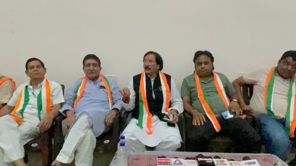 महिलाओं को प्रलोभन देकर फार्म भरवा रहे भाजपा कार्यकर्ता, कांग्रेस ने लगाया आरोप 4 IMG 20231113 WA0045 kshititech