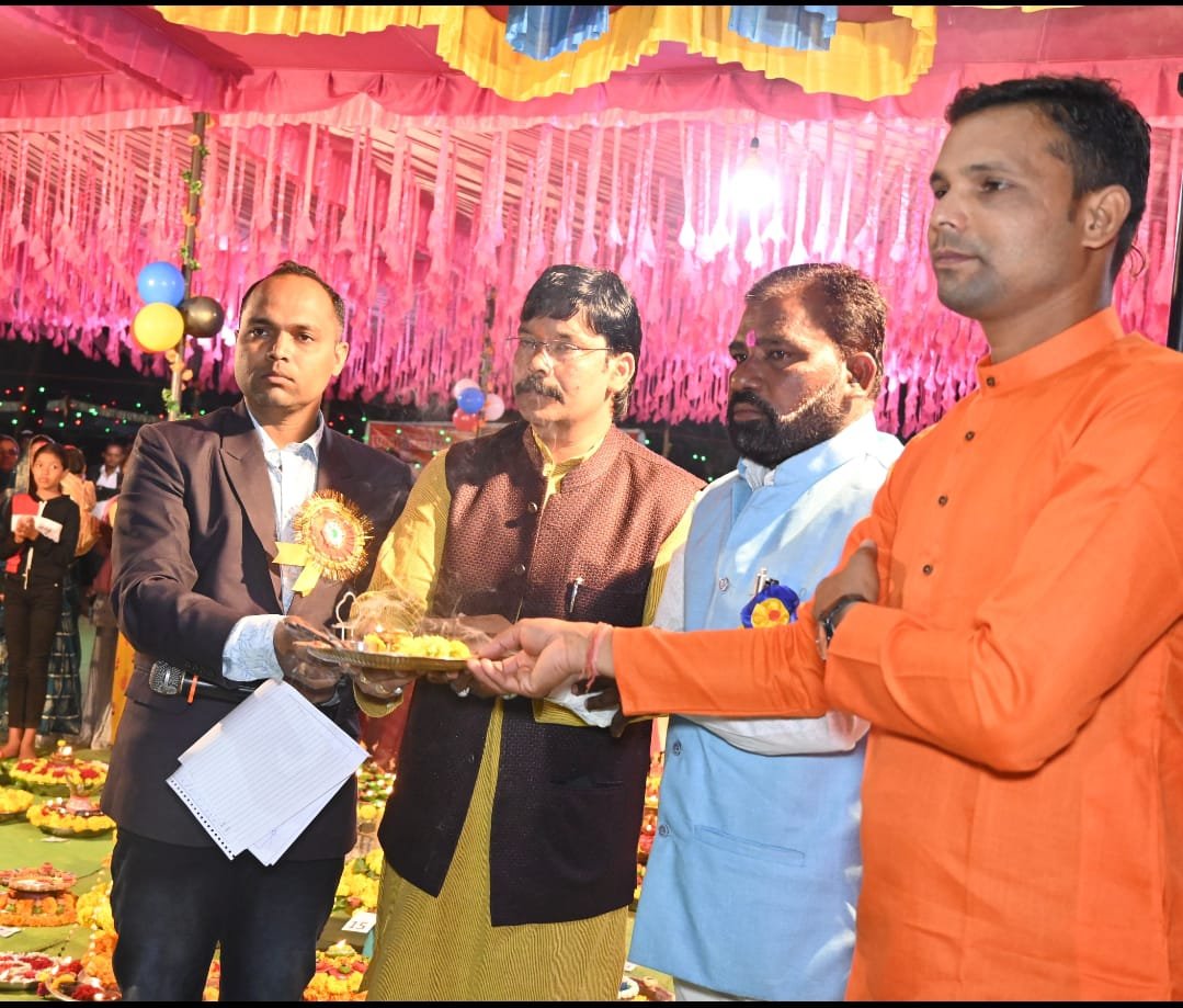 <em>बरपेल्हाडीह में धूमधाम से आयोजित </em>किया गया<em> एकदिवसीय रामायण एवं कार्तिक महोत्सव</em> 1 IMG 20231128 WA0061 kshititech