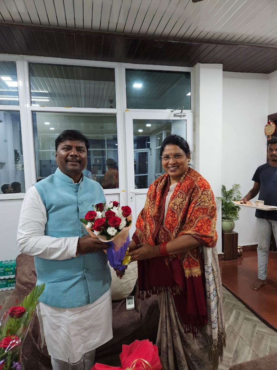जिला पंचायत सभापति विद्या सिदार ने कैबिनेट मंत्री बने केदार कश्यप से भेंट कर सहकारिता वन एवं जल संसाधन मंत्री बनने पर दी बधाई, कहा - छत्तीसगढ़ के विकास में होगी अहम भूमिका 1 IMG 20231229 WA0084 kshititech