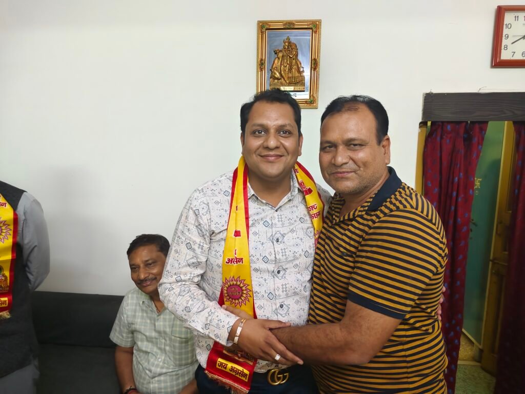 प्रदेश राइस मिलर्स संघ के अध्यक्ष योगेश अग्रवाल पहुंचे संजय रामचंद्र और मनीष कथूरिया के निवास 6 IMG 20231201 200303 kshititech