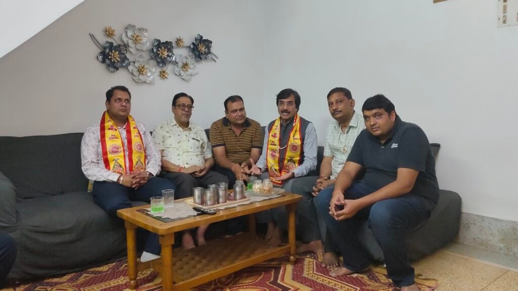 प्रदेश राइस मिलर्स संघ के अध्यक्ष योगेश अग्रवाल पहुंचे संजय रामचंद्र और मनीष कथूरिया के निवास 5 IMG 20231201 200837 kshititech