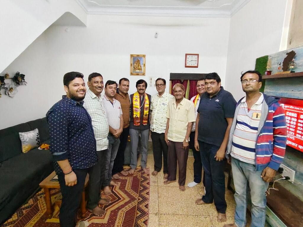 प्रदेश राइस मिलर्स संघ के अध्यक्ष योगेश अग्रवाल पहुंचे संजय रामचंद्र और मनीष कथूरिया के निवास 4 IMG 20231201 201350 kshititech
