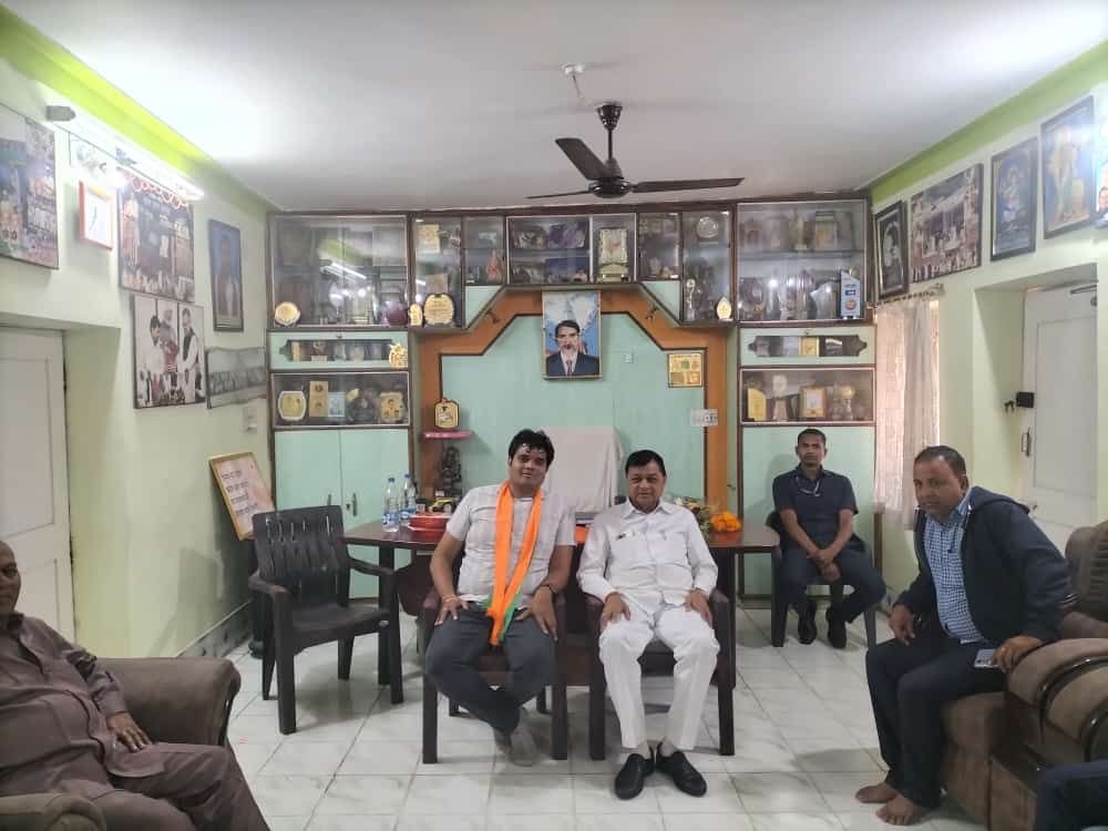 लखनलाल देवांगन के मंत्री बनने के बाद देवांगन समाज में उत्साह, अग्रसेन चौक में आतिशबाजी कर बांटी खुशियां, गोविंद ने कहा - समाज नई ऊंचाइयों को करेगा हासिल 2 img 20231222 wa00655140317481909368044 kshititech