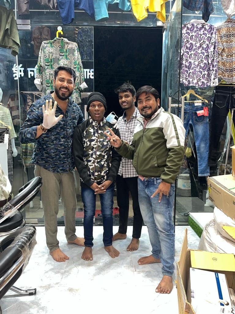 जरूरतमंद की सेवा करना सबसे बड़ा काम, नगर के युवा गौतम शर्मा की एक नई मिसाल, विक्षिप्त व्यक्ति को नहलाया, सेविंग कराई और पहनाए नए कपड़े 4 img 20240104 wa00965534988837911162618 kshititech