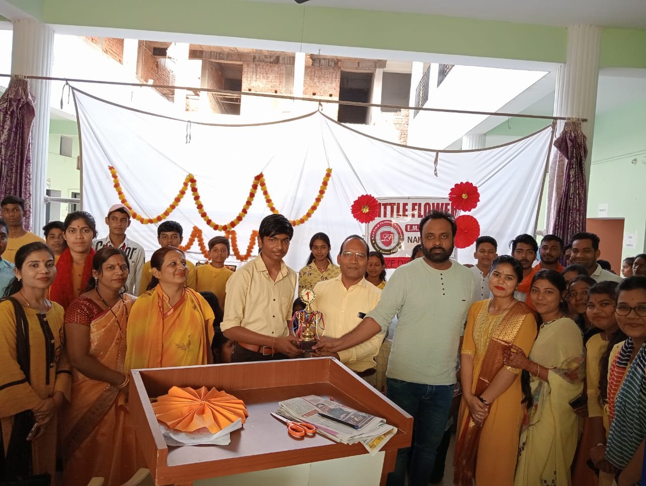 लिटिल फ्लावर स्कूल में हुआ पुरस्कार वितरण समारोह का आयोजन 1 IMG 20240220 WA003928129 kshititech