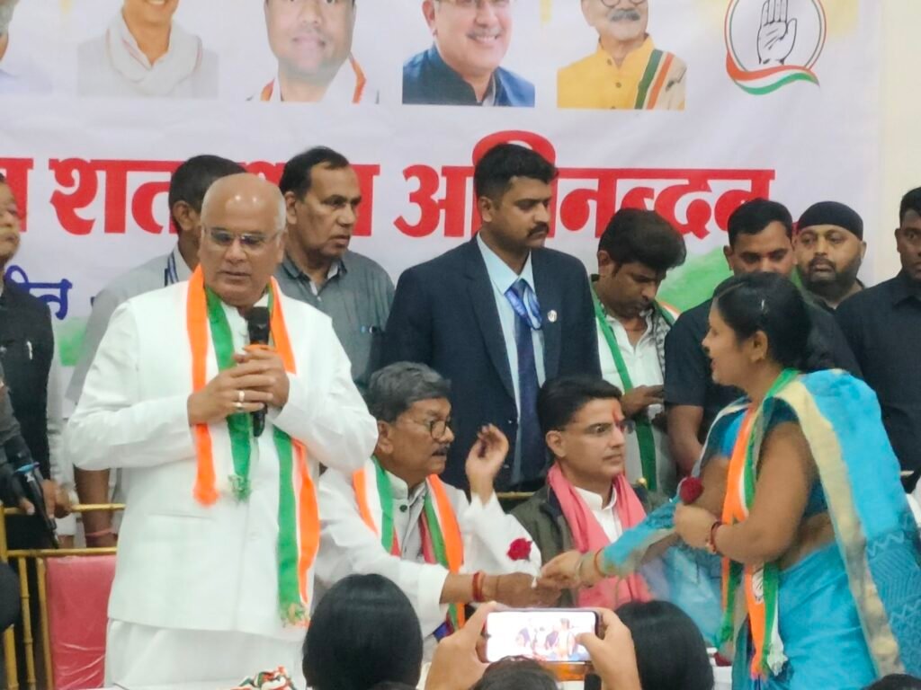 खुद कार चलाते सक्ती पहुंचे सचिन पायलट, कार्यकर्ताओं से कहा इतिहास रचा जा रहा है, आप सभी इसके साक्षी बनें, 11 फरवरी को सक्ती पहुंचेगी न्याय यात्रा 5 img 20240202 2029238997161121928121879 kshititech