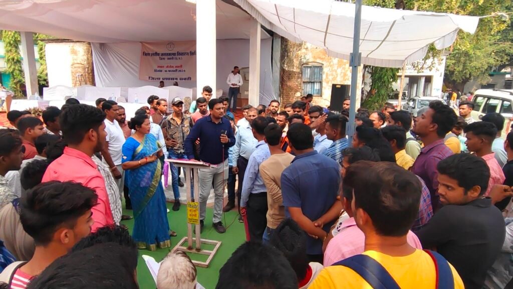 लर्निंग लाइसेंस बनवाने टूट पड़े लोग, चरमरा गई व्यवस्था 3 img 20240216 1221249049701750154883878 kshititech