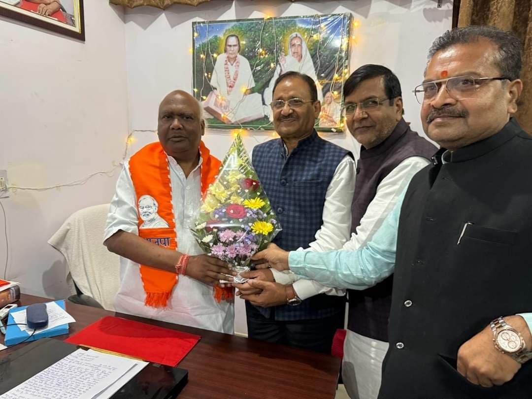 सूरजपुर भाजपा जिलाध्यक्ष बाबूलाल अग्रवाल ने चिंतामणि महाराज को प्रत्याशी बनाए जाने पर दी बधाई, कहा- मिलेगी प्रचंड जीत 1 IMG 20240303 WA0031 kshititech