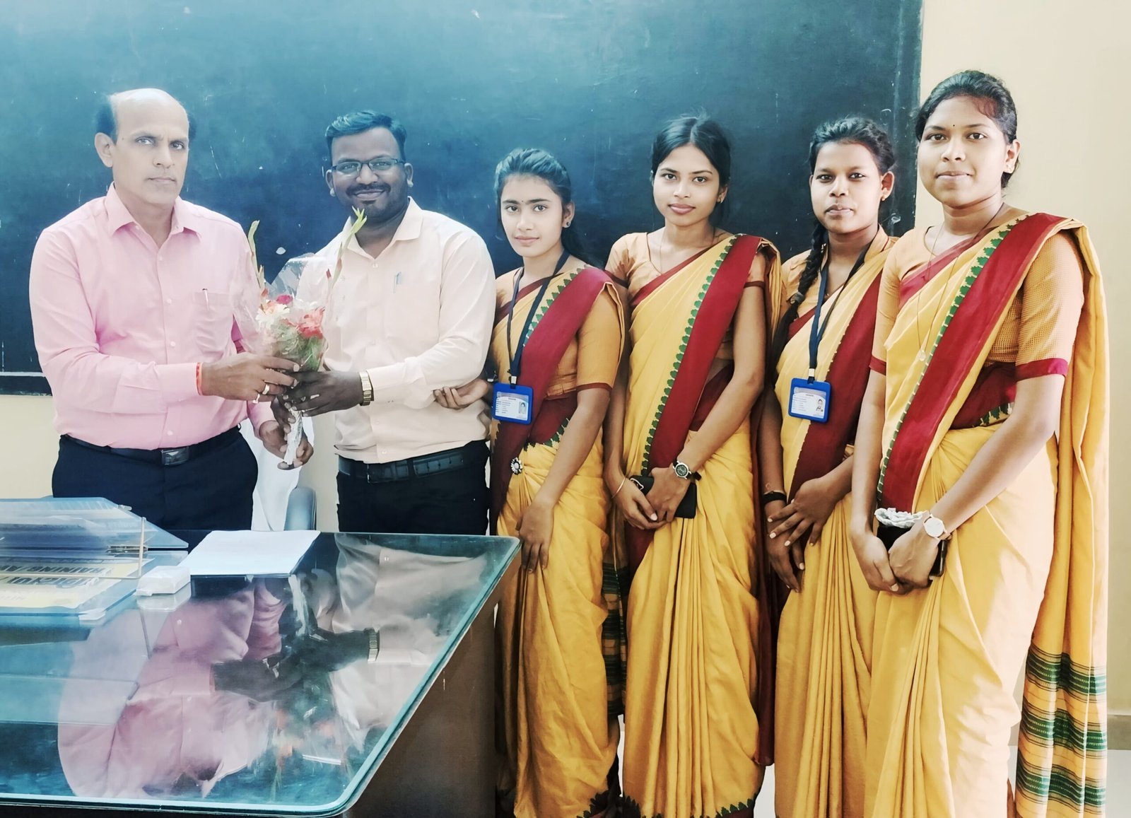 नवपदस्थ जिला शिक्षा अधिकारी से अंबेडकर स्कूल का सौजन्य भेंट 1 IMG 20240326 WA0007 scaled kshititech