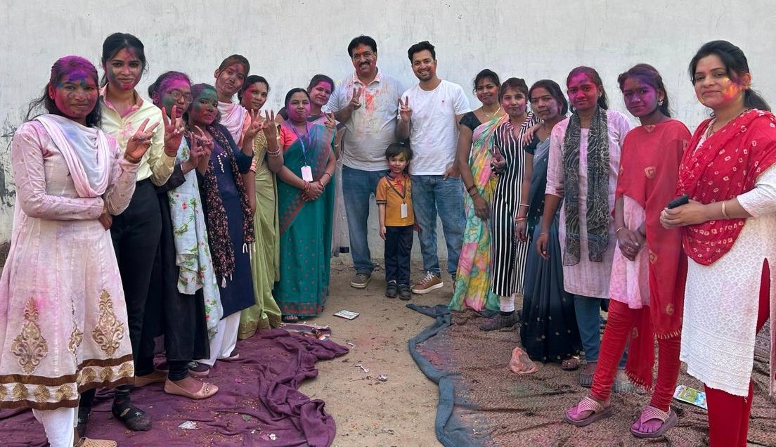 रंगों से सराबोर हुआ नगर का जेबीडीएव्ही स्कूल, खूब उड़ा रंग गुलाल, प्री होली सेलिब्रेशन को लेकर बच्चों में दिखा उत्साह 1 IMG 20240323 174027 kshititech