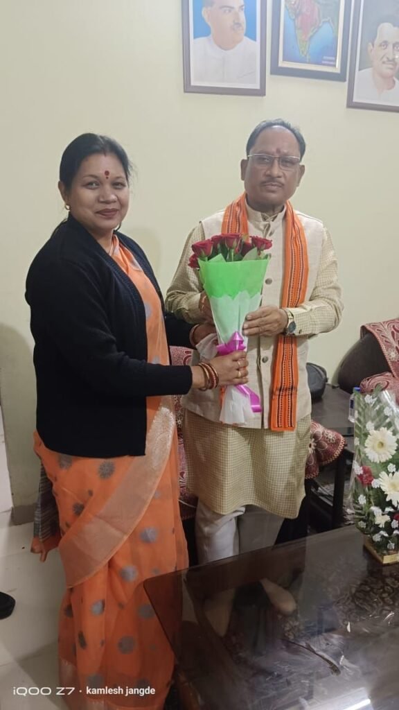 जांजगीर चांपा में "कमल" खिलाने की जवाबदारी "कमलेश" को, दो बार सरपंच रहीं, सक्ती जिले की कमलेश अब भाजपा की लोकसभा उम्मीदवार 3 image search 17094065684887102048854006987797 kshititech