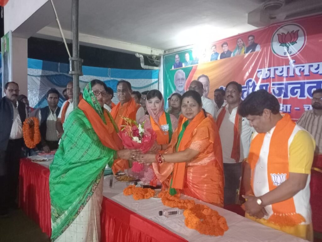 कद्दावर नेता रामकुमार गबेल हुए भाजपा में शामिल, लोकसभा प्रभारी गौरीशंकर अग्रवाल ने गमछा पहनाकर कराया प्रवेश, भाजपा को मिलेगी मजबूती, रामकुमार ने कहा -सिद्दत के साथ करेंगे काम, जीतेंगे भी 4 img 20240304 wa00803645691383732746378 kshititech