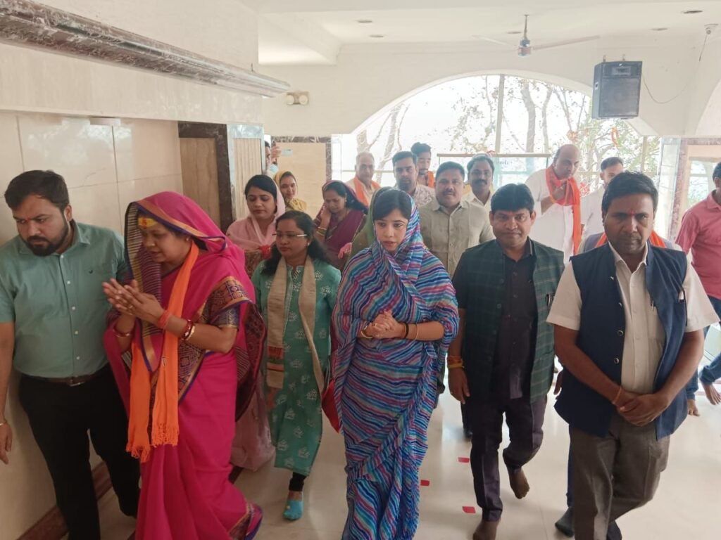 मां चंद्रहासिनी (चंद्रपुर)के दरबार मे माथा टेककर कमलेश जांगड़े ने लोकसभा चुनाव का प्रचार किया प्रारंभ 2 img 20240309 wa00387302129917397199690 kshititech