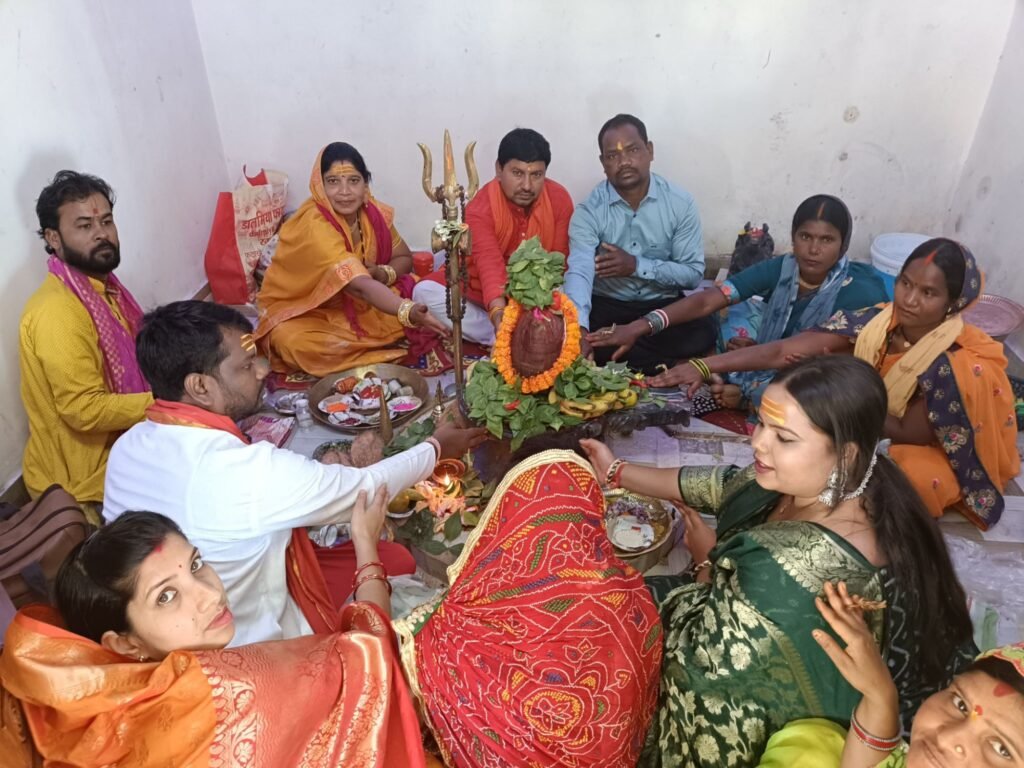 रगजा के शिव मंदिर में महाशिवरात्रि पर हुआ शानदार आयोजन, पहले पर्व में भक्तों की उमड़ी भीड़ रात तक चलती रही 2 img 20240310 wa0035434986590040175746 kshititech