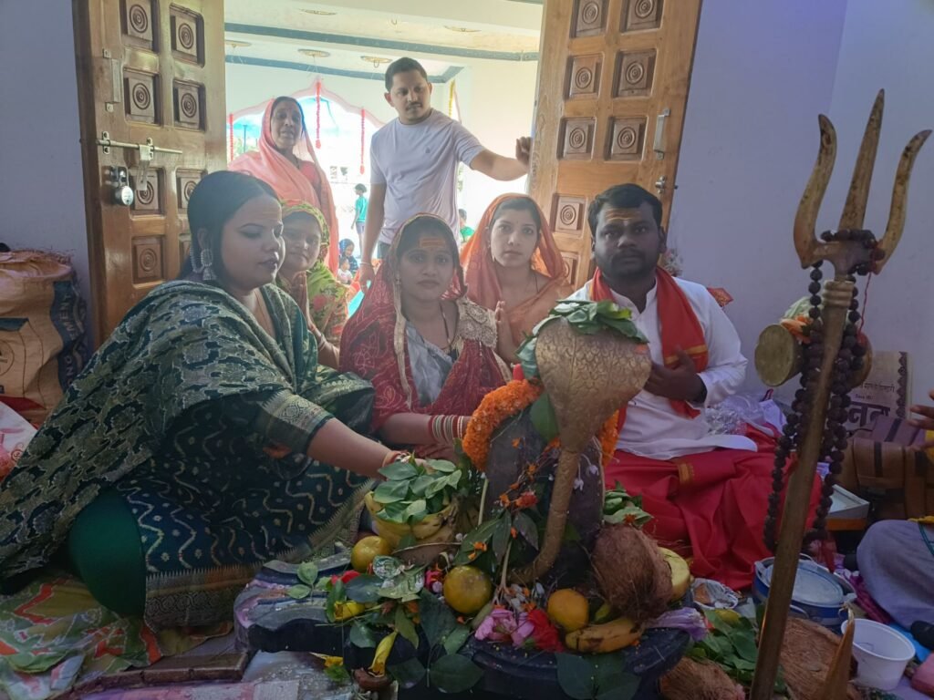 रगजा के शिव मंदिर में महाशिवरात्रि पर हुआ शानदार आयोजन, पहले पर्व में भक्तों की उमड़ी भीड़ रात तक चलती रही 4 img 20240310 wa00365288136639829548435 kshititech