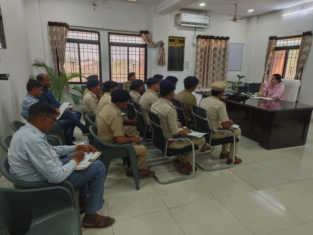 थाना प्रभारियों को सख्त निर्देश, अवैध कार्य करने वालों को बिलकुल न बख्शा जाए - एसपी 2 img 20240313 wa00523440153929105435433 kshititech