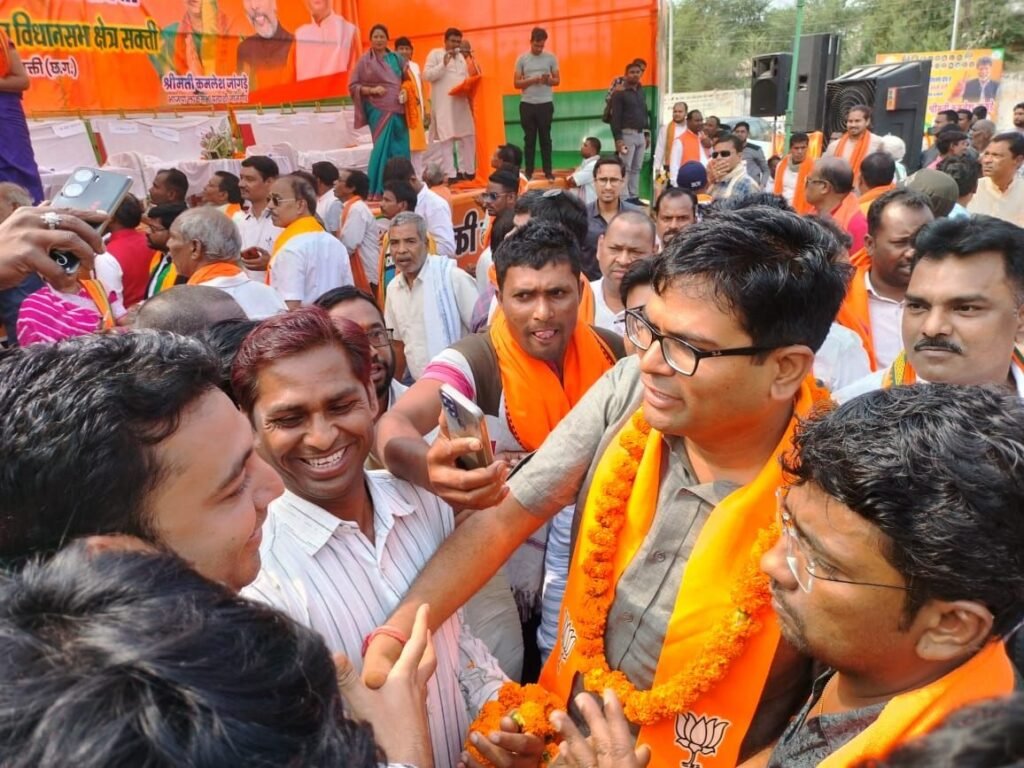 युवा नेता संजय कश्यप की घर वापसी, प्रदेश अध्यक्ष किरण सिंह व वित्त मंत्री ओपी चौधरी ने ससम्मान कराया पार्टी में शामिल 2 img 20240318 wa00226971626289790878301 kshititech