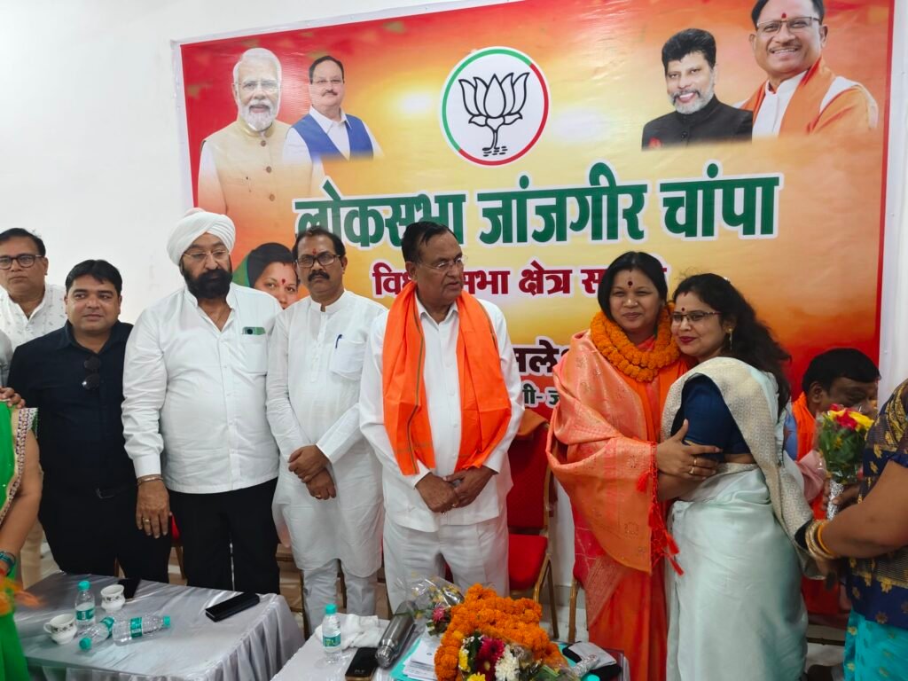 मोदी की गारंटी से पूरे प्रदेश की सभी सीटों पर मिलेगी प्रचंड जीत, लोकसभा चुनाव के सक्ती कार्यालय के शुभारंभ अवसर पर गौरी शंकर अग्रवाल ने कहा - भारी मतों से जीतेंगे जांजगीर लोकसभा 4 img 20240304 1613591539510143696318735 kshititech