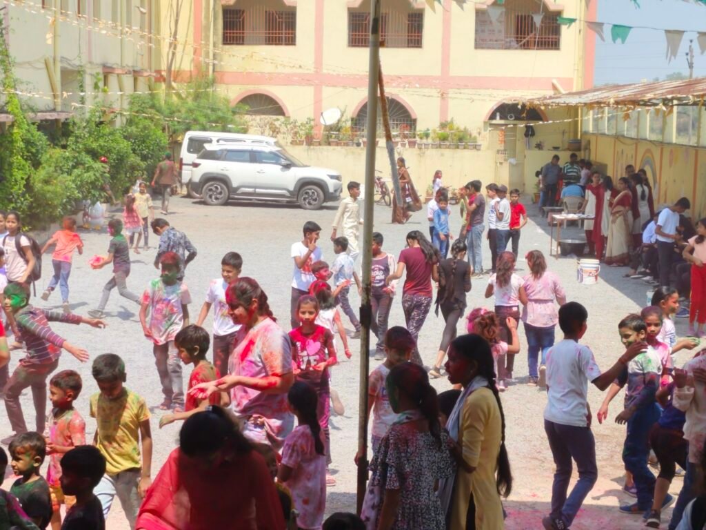गुंजन एजुकेशन में प्री होली सेलिब्रेशन की धूम, बच्चों में अनंत उत्साह 4 img 20240323 1124526290115727005039014 kshititech