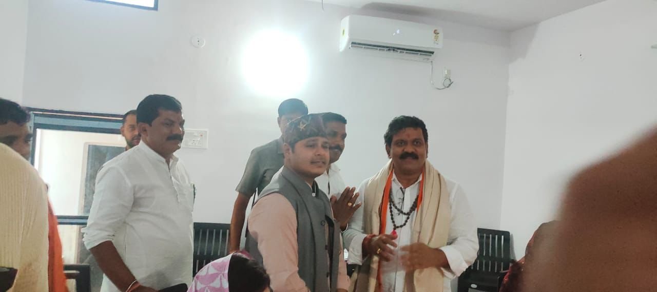 सक्ती प्रथम आगमन पर उप मुख्यमंत्री श्री विजय शर्मा से मिले राजा धर्मेंद्र सिंह 1 IMG 20240402 WA0025 kshititech