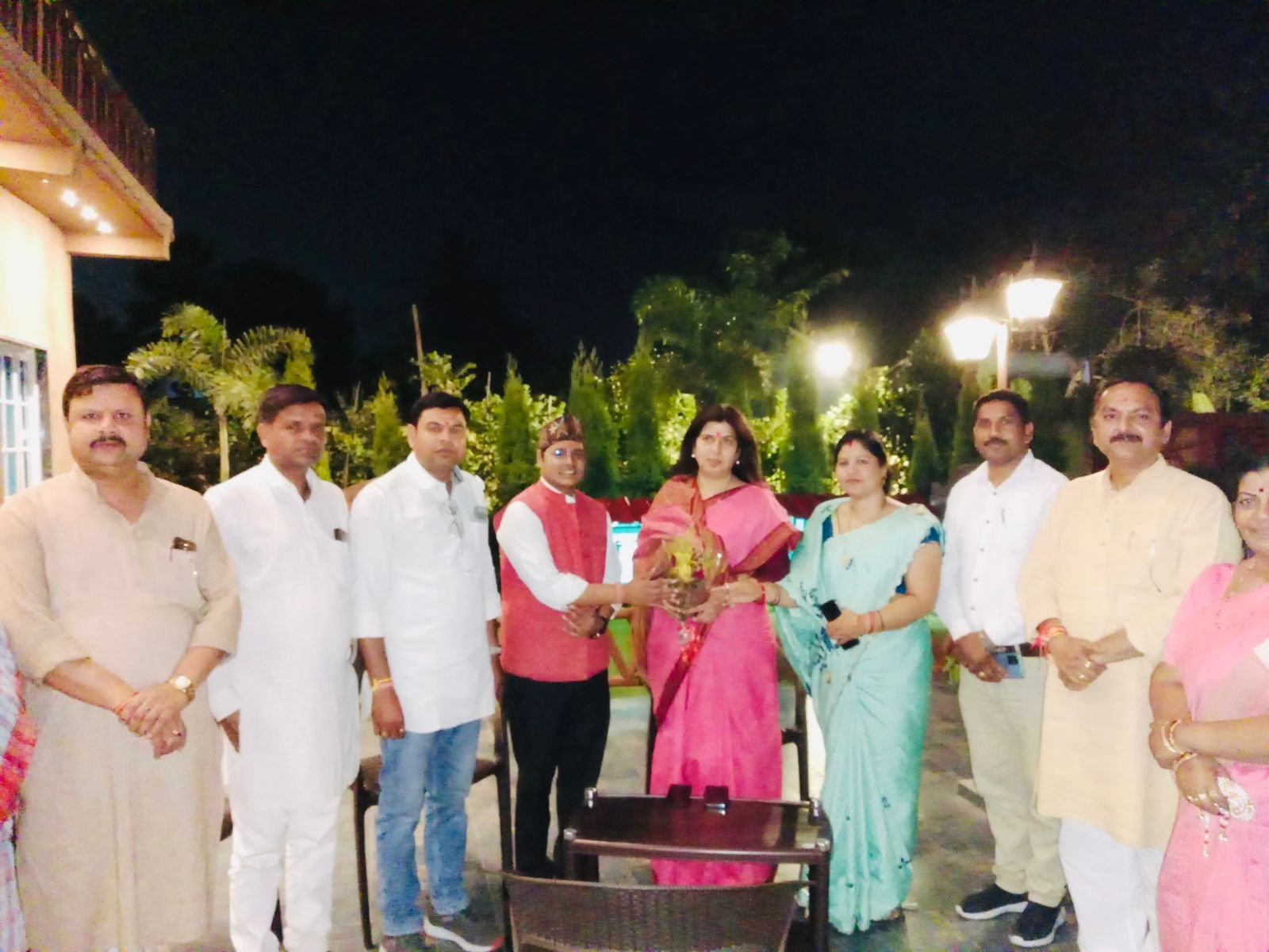 राजा धर्मेंद्र सिंह मिले कोरबा लोक सभा प्रत्याशी सुश्री सरोज पाण्डेय जी से राजनितिक विसयो पे हुई चर्चा 1 IMG 20240407 WA0035 kshititech
