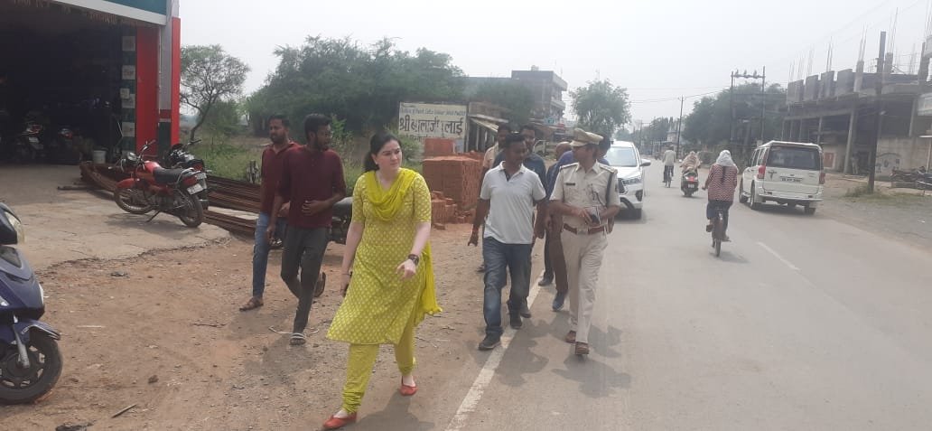 सक्ती चोरी केस: बेरी वाली मंदिर तक जाकर डॉग भी भटका, तीन दरवाजों को ब्रेक कर 70 लाख के नगदी और जेवरात पार किए थे चोरों ने, ईंट पत्थर साथ लाए थे ताकि पकड़े गए तो मार सकें, इस गैंग के होने की आशंका 1 IMG 20240413 WA0031 kshititech