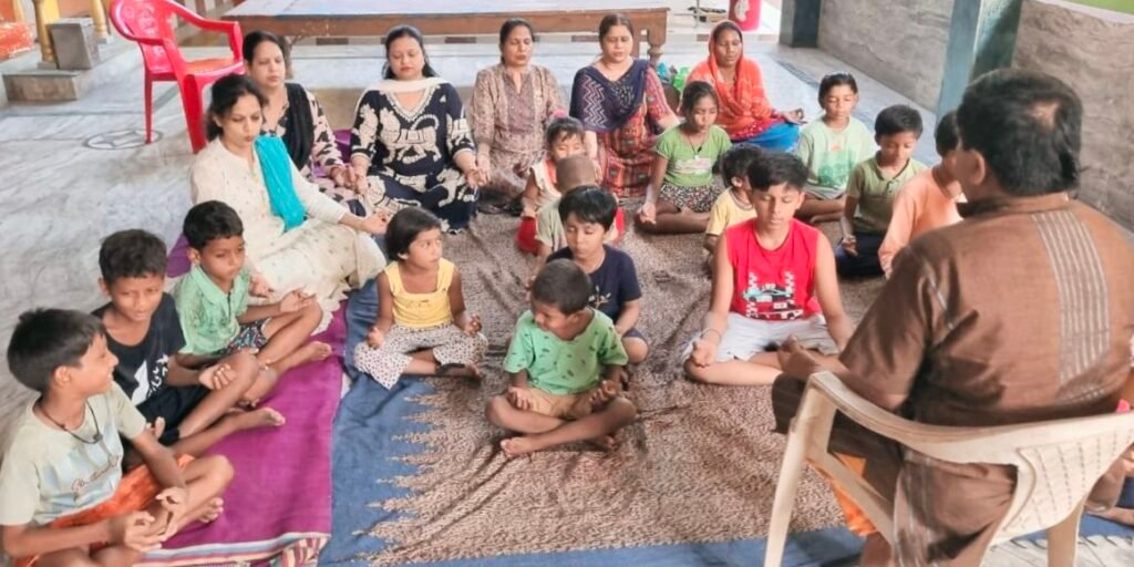"जीवन उत्साह सप्ताह" के अंतर्गत बच्चों के लिए लगाया गया ध्यान मंत्र शिविर 2 img 20240527 112221988788517770717265 kshititech