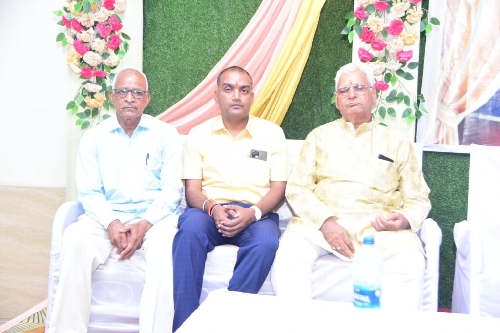 सफलता कड़ी मेहनत से मिलती है, इसका कोई शॉर्टकट नहीं है, आप जैसा सोचेंगे वैसा बनेंगे - सांसद कमलेश जांगड़े, एकता पत्रकार संघ सक्ती के आयोजन से बढ़ा मेधावियों का उत्साह, शिक्षा के लिए बेहतर कार्य करने वाले टीचर्स भी हुए सम्मानित 10 dsc 78293833029156737952772 kshititech