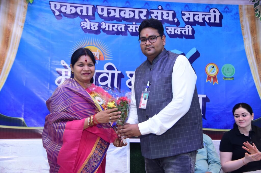 सफलता कड़ी मेहनत से मिलती है, इसका कोई शॉर्टकट नहीं है, आप जैसा सोचेंगे वैसा बनेंगे - सांसद कमलेश जांगड़े, एकता पत्रकार संघ सक्ती के आयोजन से बढ़ा मेधावियों का उत्साह, शिक्षा के लिए बेहतर कार्य करने वाले टीचर्स भी हुए सम्मानित 16 dsc 78435008716775062430642 kshititech